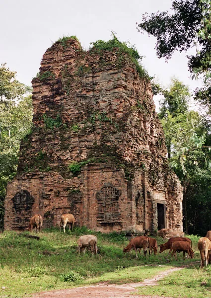 Tower N16 at the Daem Chan group of Sambor Prei Kuk
