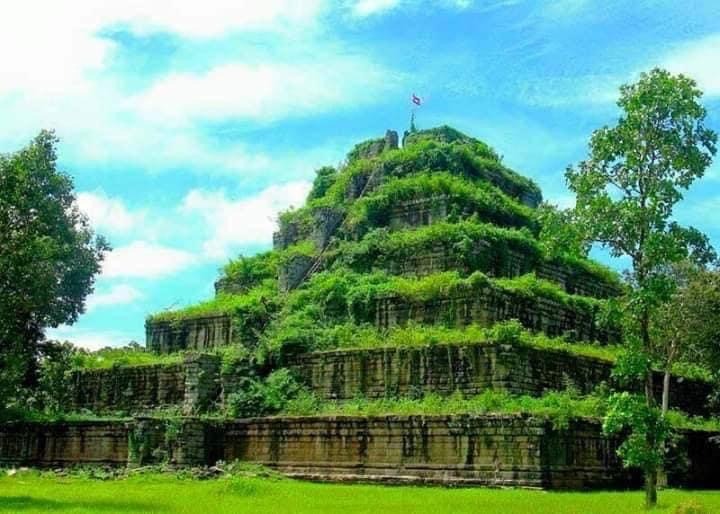 koh ker temple photo visit cambodia